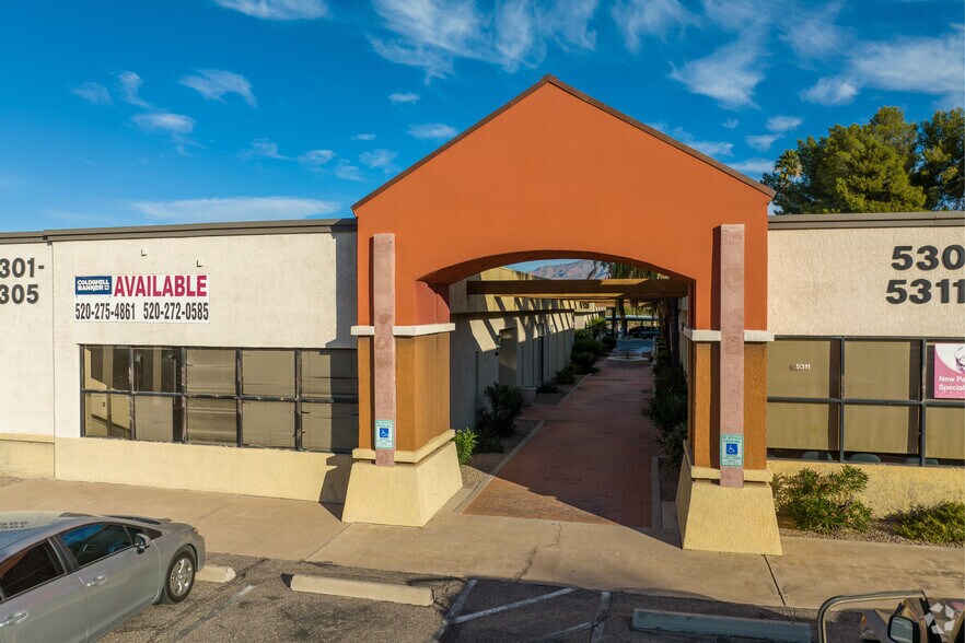 5301 E Broadway Blvd, Tucson, AZ à louer - Photo de l’immeuble – Image 3 sur 4
