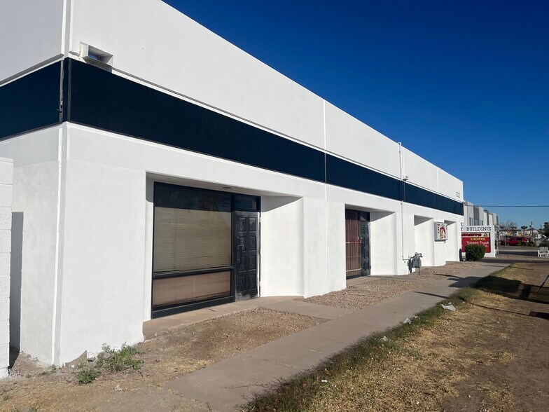 3202 S 40th St, Phoenix, AZ à vendre - Photo de l’immeuble – Image 3 sur 3