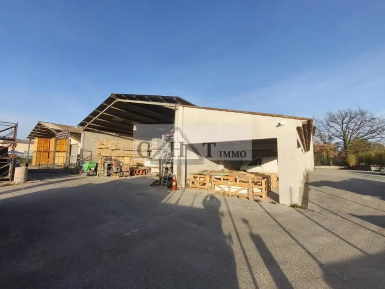 Industriel/Logistique dans Tourrettes à vendre - Photo de l’immeuble – Image 2 sur 12