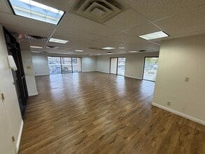 2225 E Flamingo Rd, Las Vegas, NV à louer Photo intérieure– Image 2 sur 4