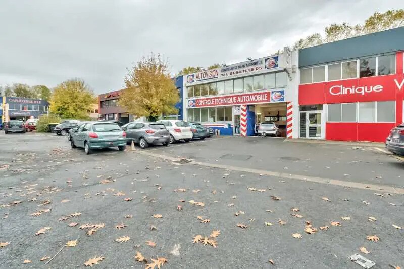 Local d’activités dans Torcy à louer - Photo de l’immeuble – Image 2 sur 4