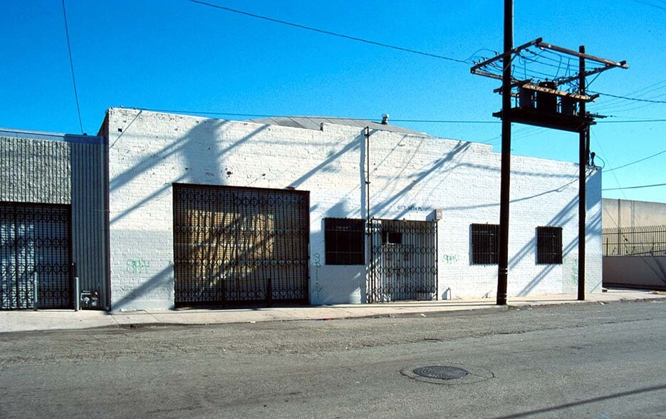 811 E 14th Pl, Los Angeles, CA à vendre - Photo de l’immeuble – Image 2 sur 3