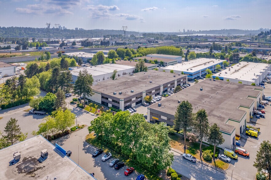 84 N Bend St, Coquitlam, BC à louer - Aérien – Image 2 sur 6