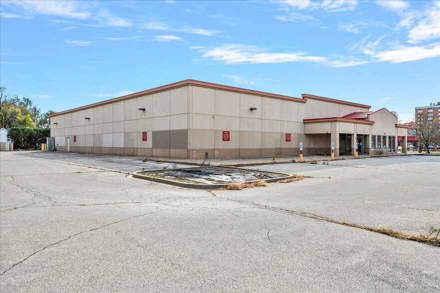 920 E North Grand Ave, Springfield, IL à louer - Photo de l’immeuble – Image 2 sur 19