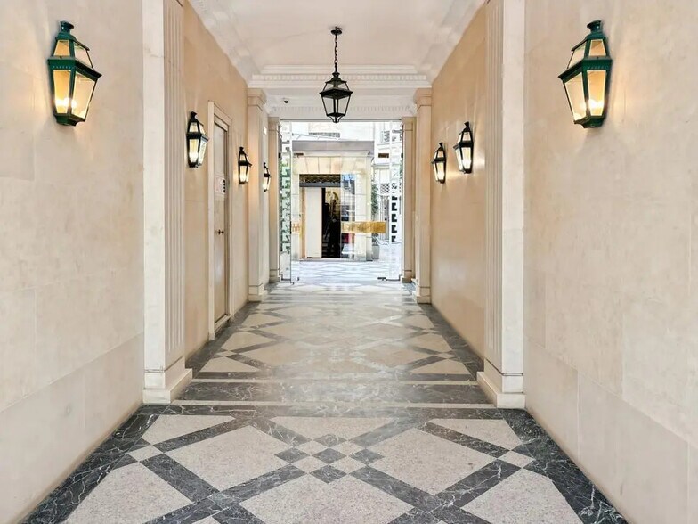 Bureau dans Paris à louer - Hall d’entrée – Image 3 sur 13