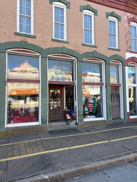 145 E Main St, Sedan, KS à vendre - Photo de l’immeuble – Image 2 sur 35