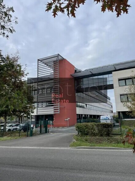 Bureau dans Gradignan à louer - Photo de l’immeuble – Image 1 sur 8