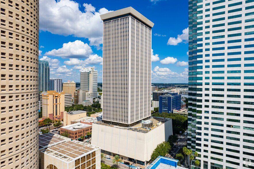 400 N Tampa St, Tampa, FL à louer - Photo de l’immeuble – Image 1 sur 33
