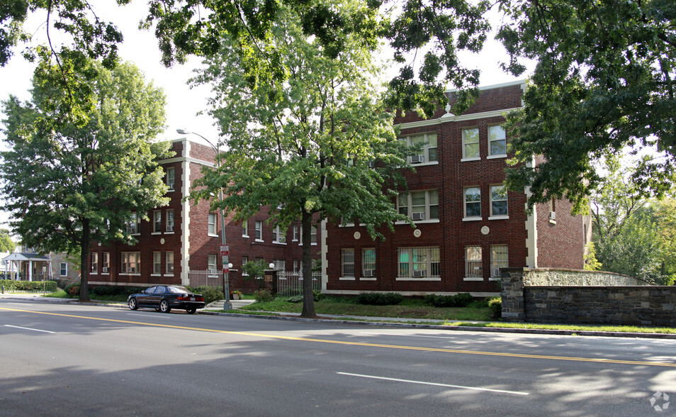 6645 Georgia Ave NW, Washington, DC à vendre - Photo principale – Image 1 sur 3