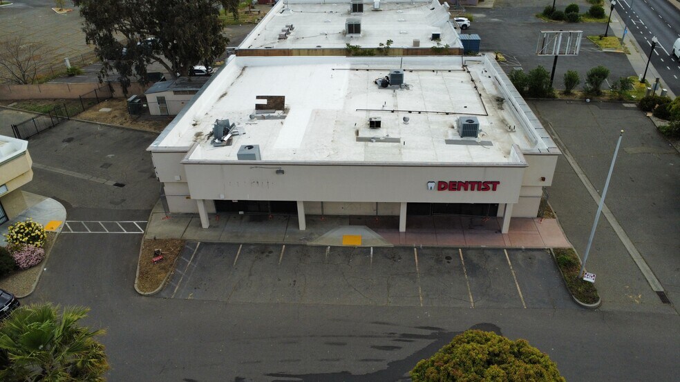 6966 65th Expy, Sacramento, CA à vendre - Photo de l’immeuble – Image 2 sur 8