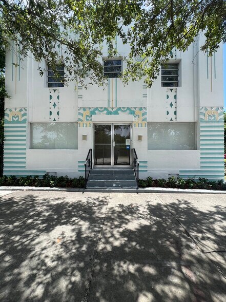 8413 Biscayne blvd, Miami, FL à louer - Photo de l’immeuble – Image 2 sur 18