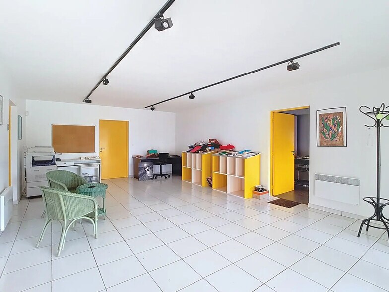 Local d'activités dans Fontenilles à vendre - Photo de l’immeuble – Image 2 sur 14