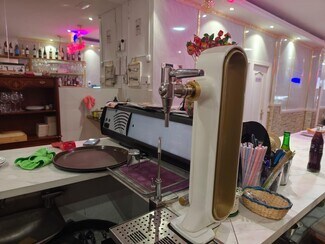 Plus de détails pour Local commercial à louer