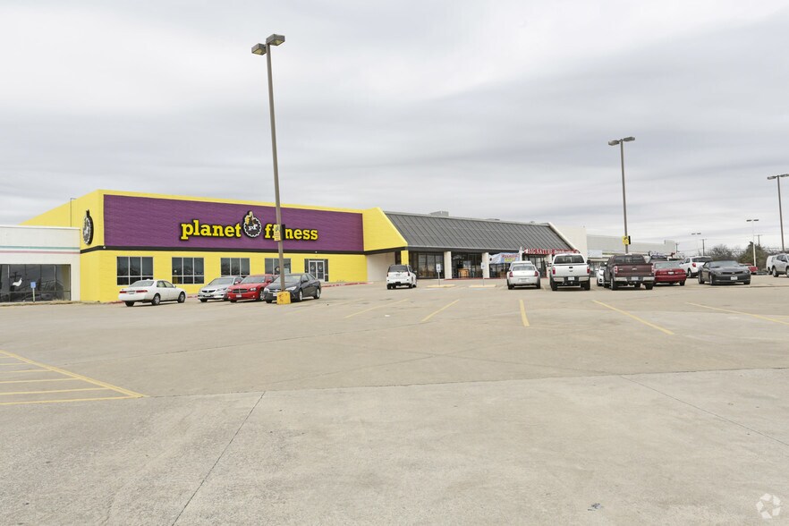 721-725 E Taylor St, Sherman, TX à vendre - Photo de l’immeuble – Image 3 sur 17