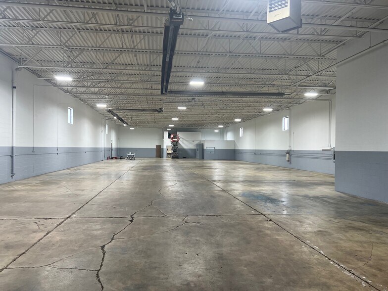 12499 Delta St, Taylor, MI à louer - Photo de l’immeuble – Image 3 sur 10
