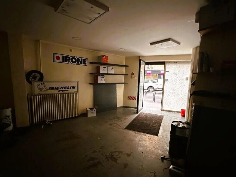 Local commercial dans Paris à louer - Photo de l’immeuble – Image 1 sur 6