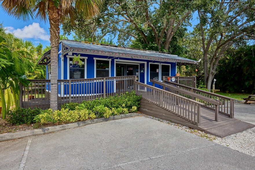 2155 NW Federal Hwy, Stuart, FL à vendre - Photo de l’immeuble – Image 2 sur 11