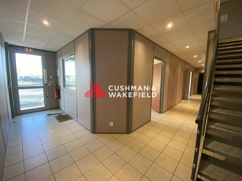 Local d’activités dans Toulouse à louer - Photo de l’immeuble – Image 3 sur 7