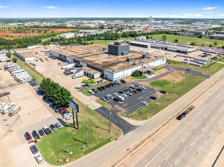 13131 Broadway Ext, Oklahoma City, OK à vendre - Photo de l’immeuble – Image 1 sur 3