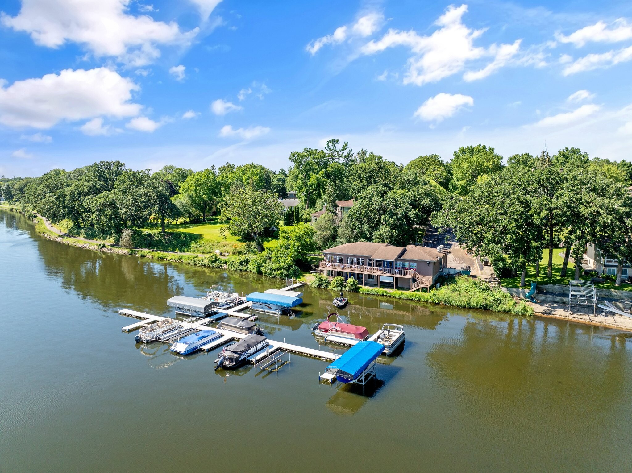 406 9th St NE, Waseca, MN à vendre Photo de l’immeuble– Image 1 sur 13