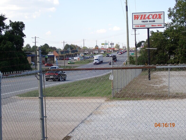 301 S Bloomington St, Lowell, AR à vendre - Photo de l’immeuble – Image 2 sur 13