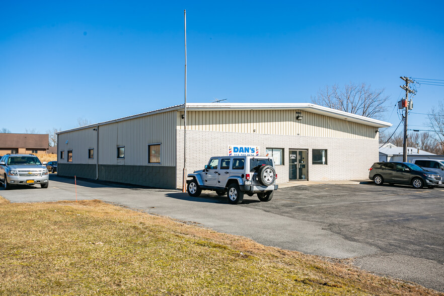 636 W Washington St, Geneva, NY à vendre - Photo de l’immeuble – Image 3 sur 33