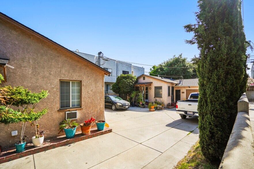 2247 N Niagara St, Burbank, CA à vendre - Photo de l’immeuble – Image 2 sur 5