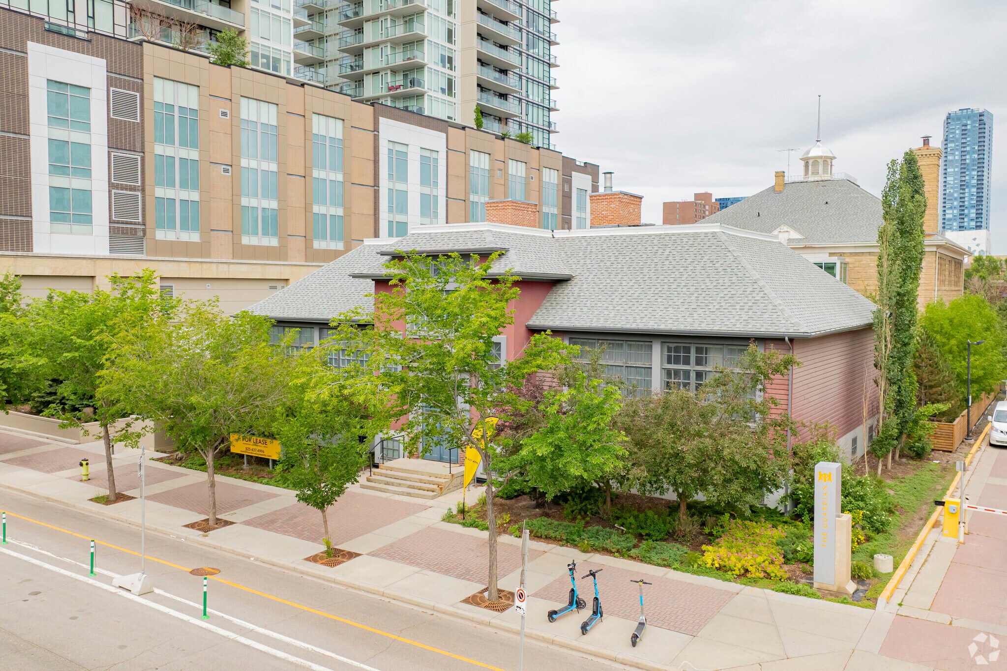 456 12th Ave SE, Calgary, AB à louer Photo de l’immeuble– Image 1 sur 4