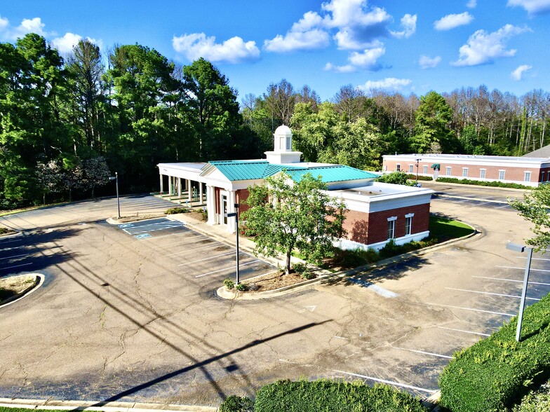 740 S Pear Orchard Rd, Ridgeland, MS à vendre - Photo de l’immeuble – Image 1 sur 10