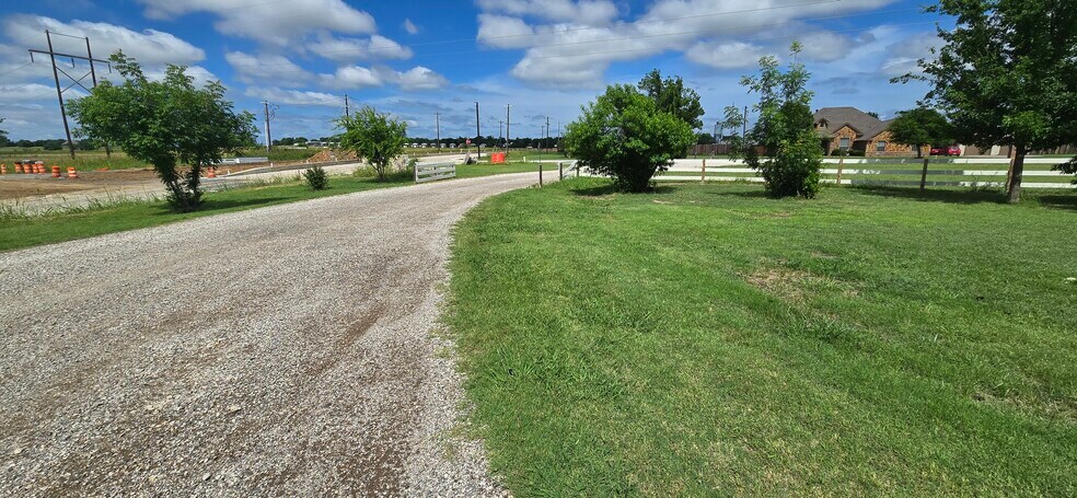 18351 Creekview Rd, Sanger, TX à vendre - Photo de l’immeuble – Image 3 sur 31