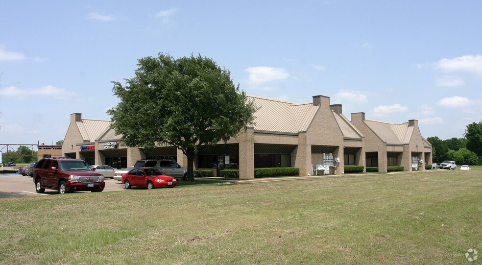 1700-1704 N Hampton Rd, DeSoto, TX à louer - Photo de l’immeuble – Image 2 sur 12