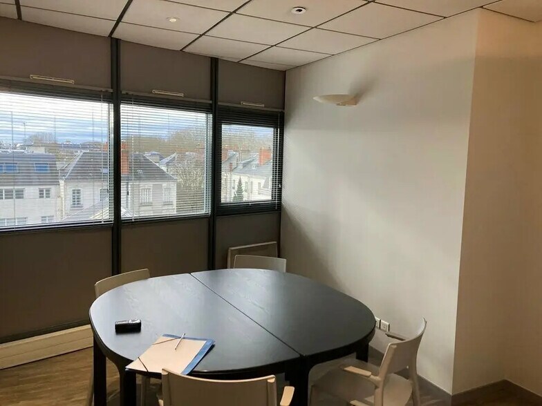 Bureau dans Tours à louer - Photo de l’immeuble – Image 3 sur 5