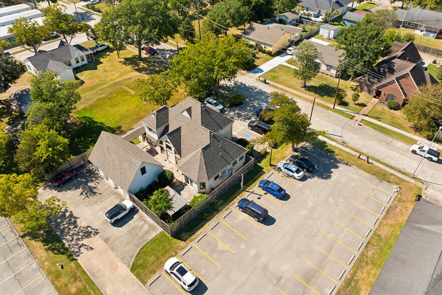 309 Henrietta Ave, Webster, TX à vendre - Photo de l’immeuble – Image 2 sur 5