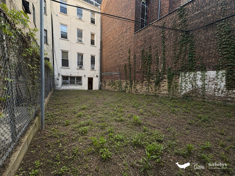 241 E 123rd St, New York, NY à vendre - Photo de l’immeuble – Image 3 sur 17