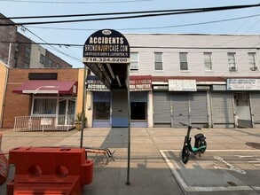 4575-4577 White Plains Rd, Bronx, NY à louer Photo de l’immeuble– Image 2 sur 3