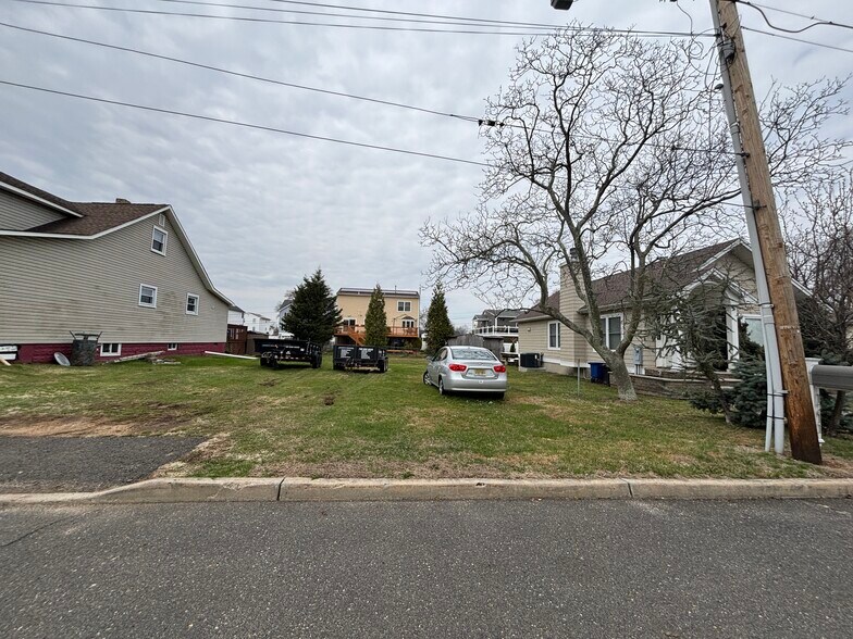 1213 Wesley Ave, Union Beach, NJ à vendre - Photo de l’immeuble – Image 2 sur 2