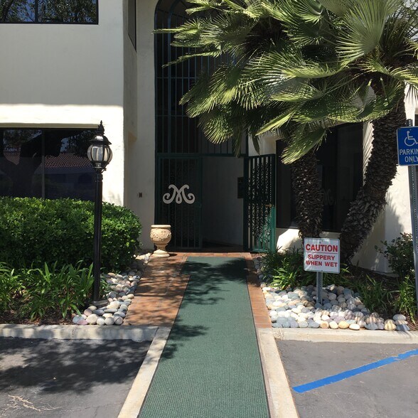 30423 Canwood St, Agoura Hills, CA à vendre - Photo de l’immeuble – Image 3 sur 25