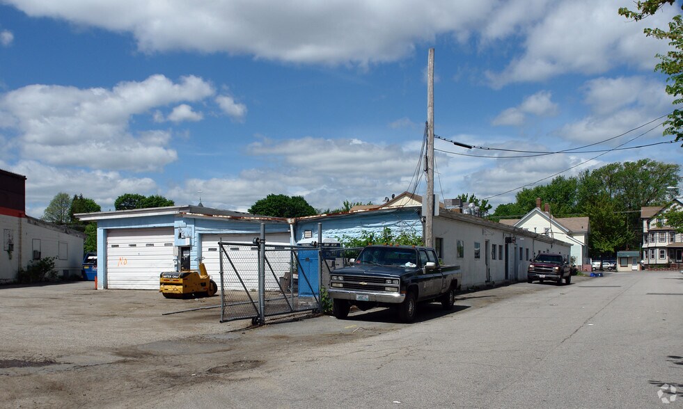 9-15 Alexander Ave, East Providence, RI à vendre - Autre – Image 1 sur 15