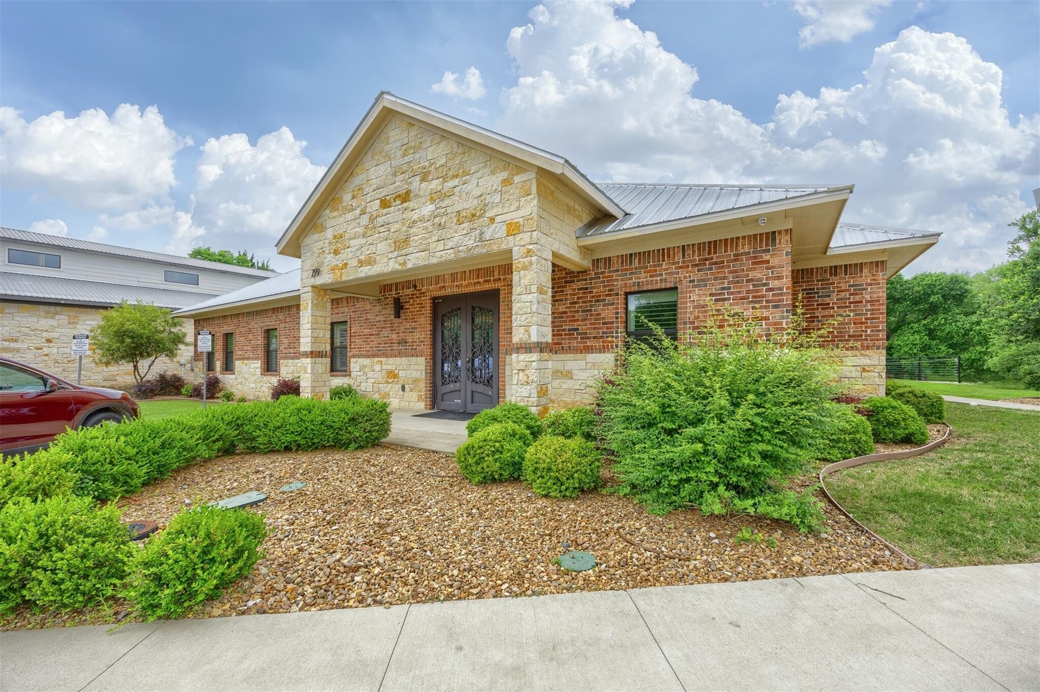 299 W Eldorado Pky, McKinney, TX à vendre Photo principale– Image 1 sur 31