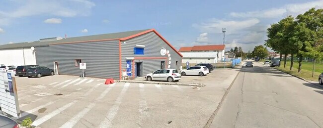Plus de détails pour Local d'activités à louer