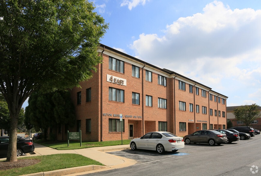 7001 Johnnycake Rd, Catonsville, MD à louer - Photo principale – Image 2 sur 16