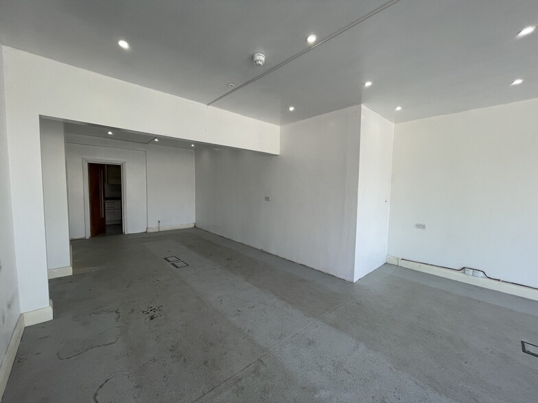 498-498A Sutton Rd, Southend On Sea à louer - Photo de l’immeuble – Image 3 sur 5