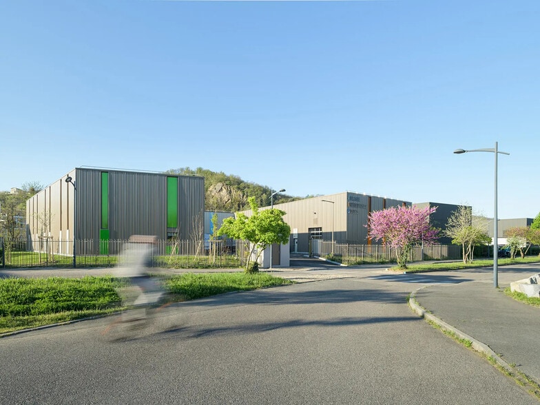 10 Avenue Georges Charpak, Givors à louer - Photo de l’immeuble – Image 2 sur 10