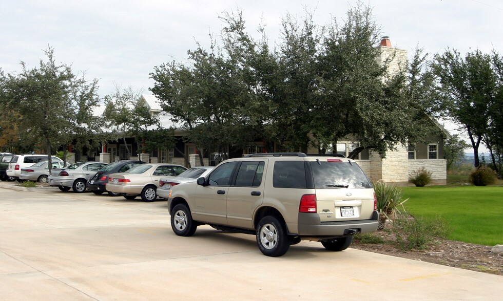 20308 Hwy 71 W, Spicewood, TX à louer - Photo de l’immeuble – Image 3 sur 10