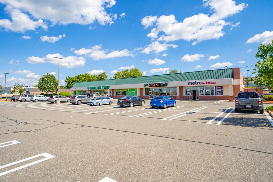 Manchester Marketplace portefeuille de 5 biens à vendre sur LoopNet.fr - Photo de l’immeuble – Image 3 sur 5