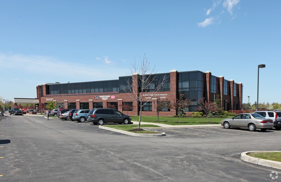 100 College Pky, Williamsville, NY à louer - Photo principale – Image 1 sur 3