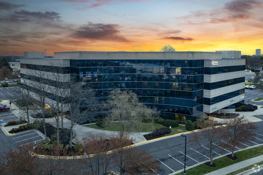 950 Herndon Pkwy, Herndon, VA à louer - Photo de l’immeuble – Image 3 sur 12