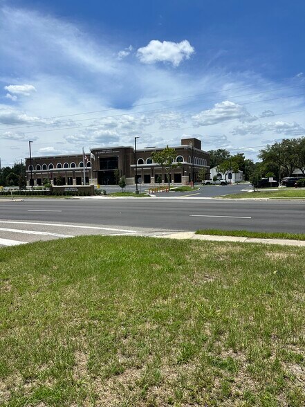 706 N Orange Ave, Green Cove Springs, FL à vendre - Photo de l’immeuble – Image 3 sur 7