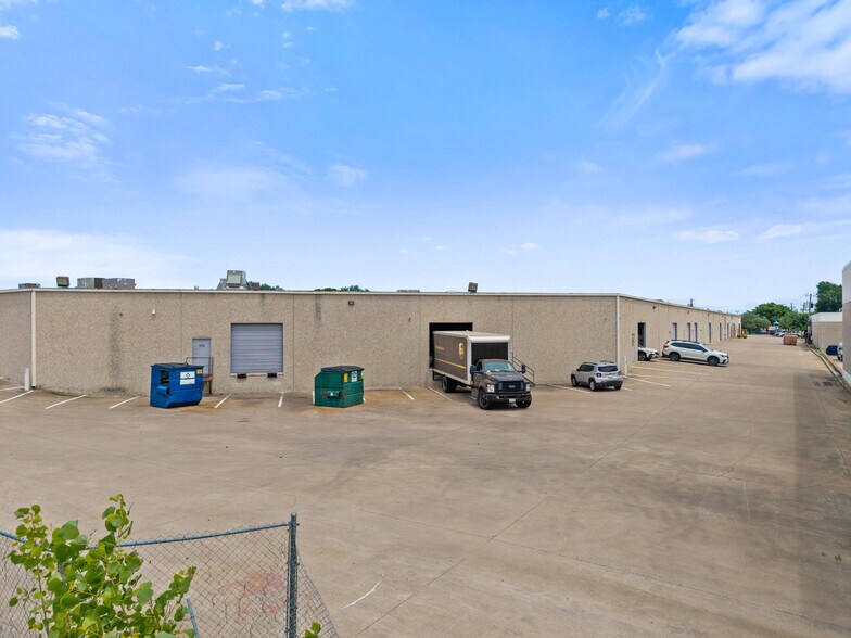 11601 Plano Rd, Dallas, TX à louer - Photo de l’immeuble – Image 2 sur 33