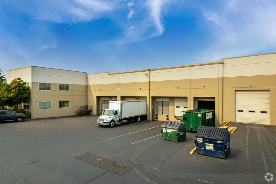 18436 Cascade Ave S, Tukwila, WA à louer - Photo de l’immeuble – Image 2 sur 5